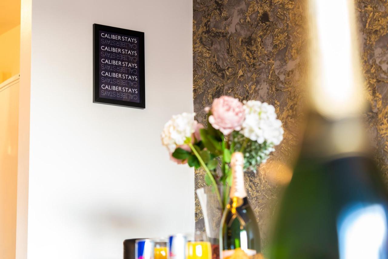 Caliber Stays Birmingham Bliss - Medusa Suite Apartments - Central 2-Bed Retreat - City Attractions, Sleeps 4, Free Netflix, Nearby Parking & Close Proximity - Bullring, Grand Central, The Cube - 5 Minutes Walk Ngoại thất bức ảnh
