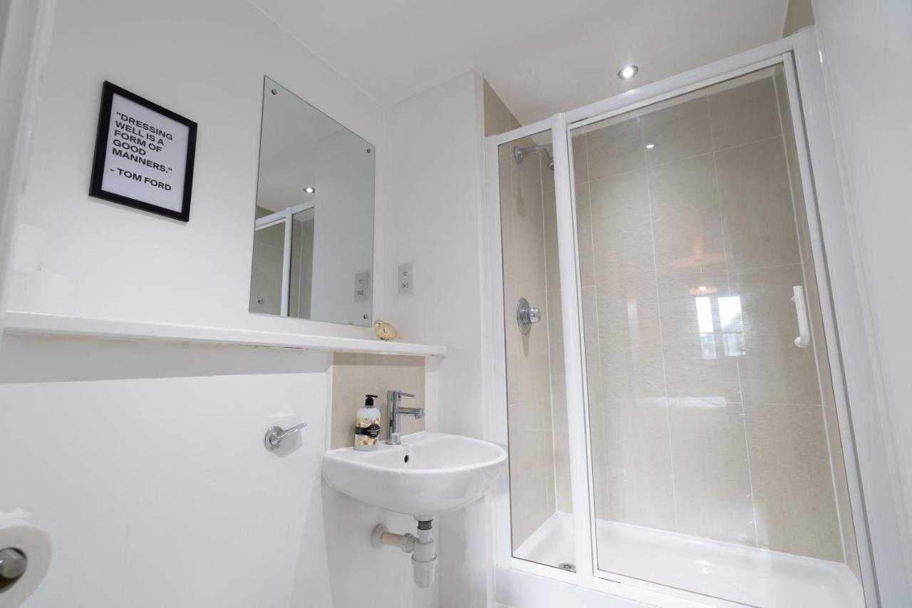Caliber Stays Birmingham Bliss - Medusa Suite Apartments - Central 2-Bed Retreat - City Attractions, Sleeps 4, Free Netflix, Nearby Parking & Close Proximity - Bullring, Grand Central, The Cube - 5 Minutes Walk Ngoại thất bức ảnh