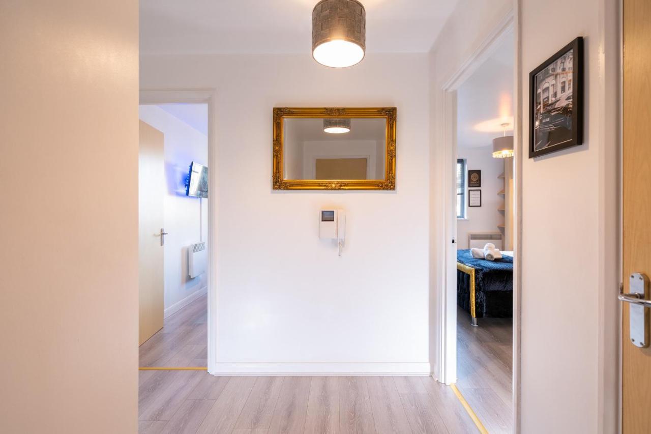 Caliber Stays Birmingham Bliss - Medusa Suite Apartments - Central 2-Bed Retreat - City Attractions, Sleeps 4, Free Netflix, Nearby Parking & Close Proximity - Bullring, Grand Central, The Cube - 5 Minutes Walk Ngoại thất bức ảnh